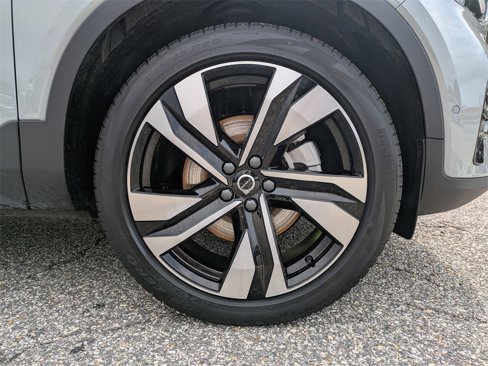 Certified 2025 Volvo XC40 B5 Plus image 11