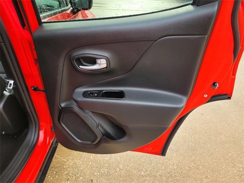 Used 2023 Jeep Renegade Latitude image 10