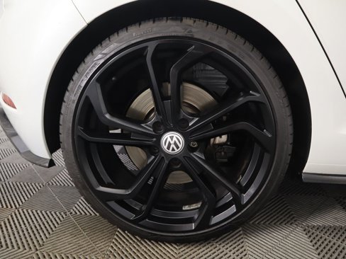 Used 2018 Volkswagen Golf R 4-Door image 33