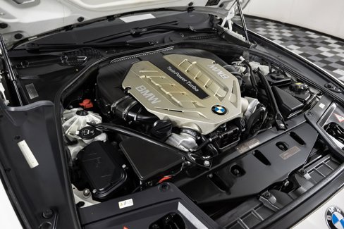 Used 2011 BMW 550i xDrive Sedan image 44