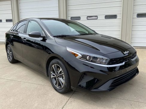Used 2023 Kia Forte LXS image 1