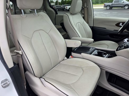 Used 2021 Chrysler Pacifica Limited w/ Premium & Safety Sphere Group image 21