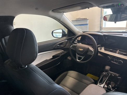 New 2025 Chevrolet Trax LT w/ Driver Confidence Package image 28