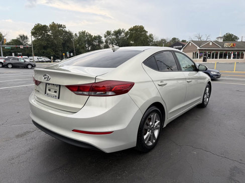 Used 2017 Hyundai Elantra SE image 8