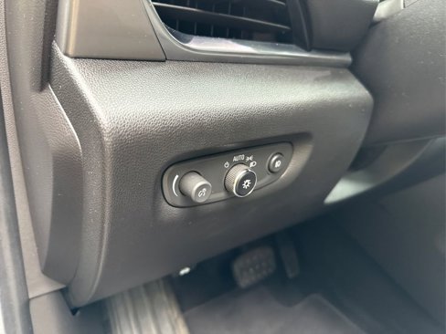 Used 2018 Chevrolet Traverse LT image 40