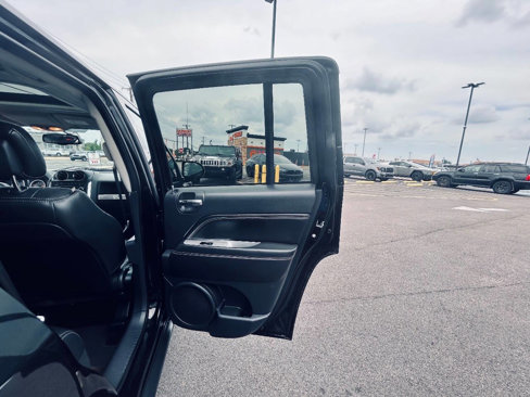 Used 2015 Jeep Compass High Altitude image 32