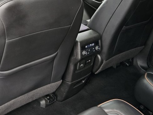Used 2021 GMC Acadia AT4 w/ Technology Package image 29