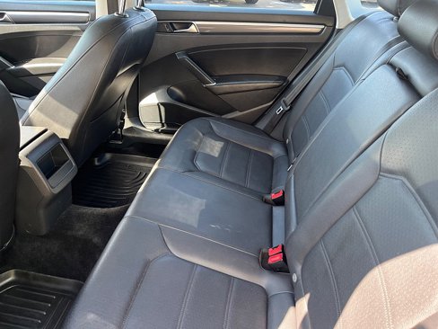 Used 2017 Volkswagen Passat 1.8T R-Line image 17