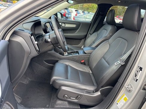 Certified 2025 Volvo XC40 B5 Plus image 15
