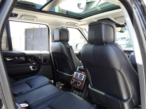 Used 2020 Land Rover Range Rover HSE image 19