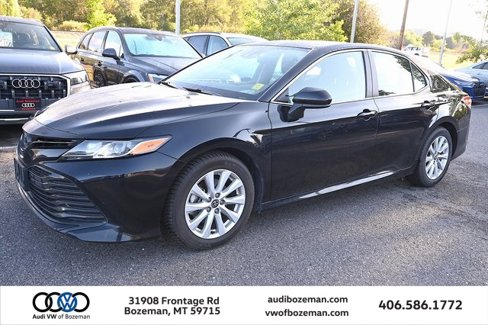 Used 2020 Toyota Camry LE image 1