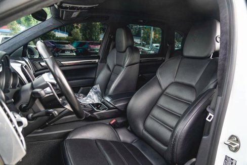Used 2016 Porsche Cayenne Turbo image 19