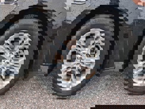 Used 2016 Ford Taurus SEL image 11