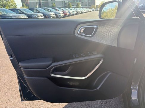 Certified 2023 Kia Soul LX w/ LX Technology Package image 9