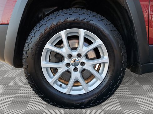 Used 2017 Jeep Cherokee Trailhawk image 10