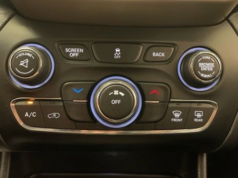 Used 2017 Jeep Cherokee Latitude w/ Cold Weather Group image 23