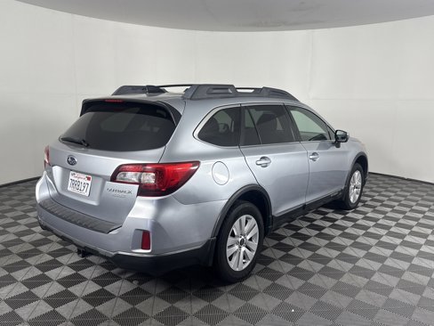 Used 2016 Subaru Outback 2.5i Premium image 3