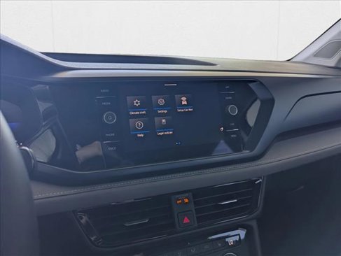 Used 2024 Volkswagen Taos SE image 12