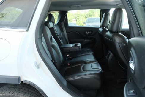Used 2019 Jeep Cherokee Limited image 24
