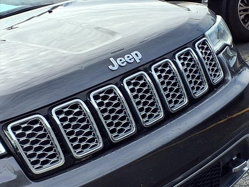 Used 2018 Jeep Grand Cherokee Overland image 28