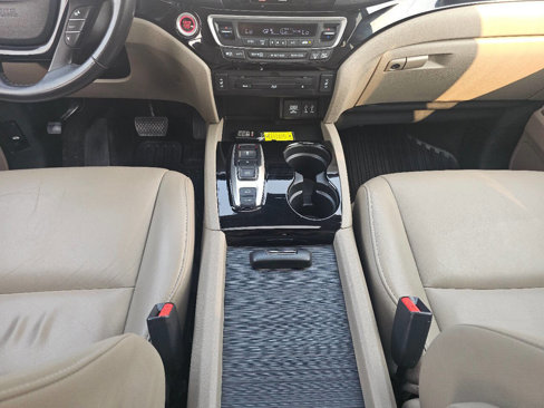 Used 2016 Honda Pilot Touring image 25