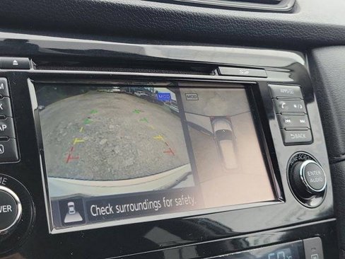 Used 2017 Nissan Rogue SV w/ SV Premium Package image 28