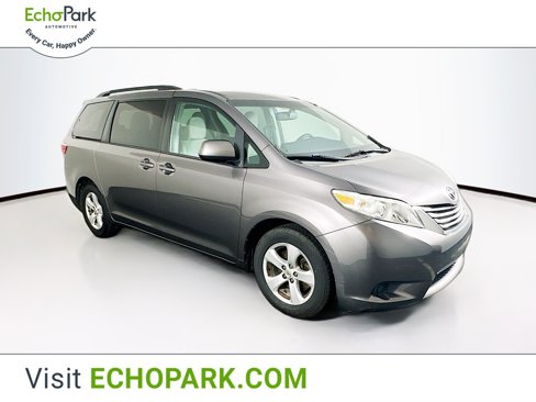 Used 2015 Toyota Sienna LE image 1