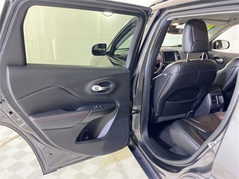 Used 2019 Jeep Cherokee Trailhawk w/ Cold Weather Group image 29