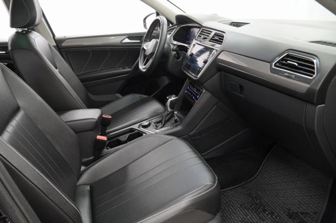 Used 2022 Volkswagen Tiguan SE image 38