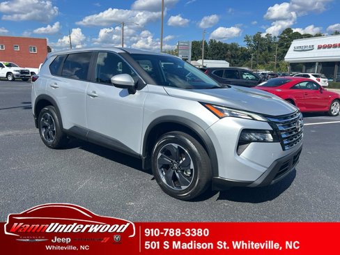 Used 2024 Nissan Rogue SV image 1
