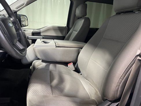 Used 2017 Ford F150 XLT image 5