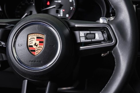 Certified 2025 Porsche Macan image 19