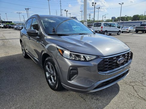 Used 2024 Ford Escape ST-Line image 2
