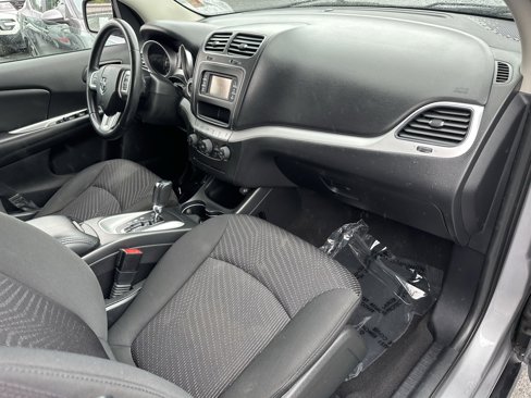 Used 2016 Dodge Journey SE w/ Flexible Seating Group image 10