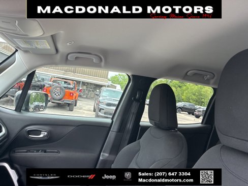 Used 2018 Jeep Renegade Latitude image 10