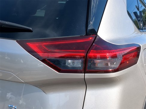 Used 2021 Nissan Rogue SL image 8