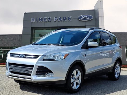 Used 2016 Ford Escape SE w/ Equipment Group 201A image 3