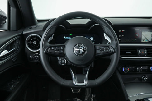 New 2025 Alfa Romeo Stelvio Sprint image 13