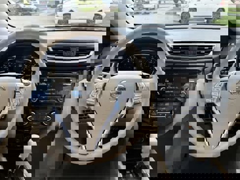 Used 2014 Nissan Rogue SV image 16
