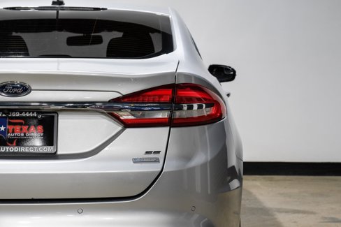 Used 2017 Ford Fusion SE w/ Fusion SE Technology Package image 39