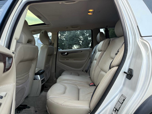Used 2004 Volvo XC70 image 22