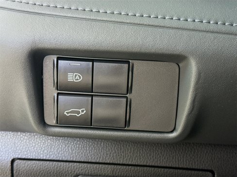 Used 2022 Toyota Highlander LE image 10