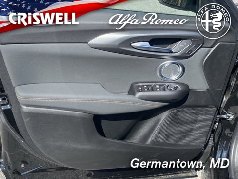 New 2025 Alfa Romeo Tonale w/ Premium Package image 15