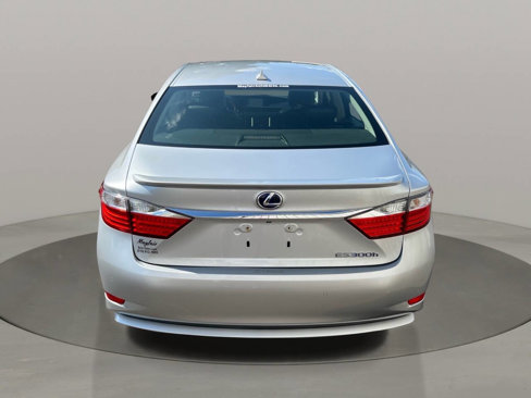 Used 2013 Lexus ES 300h w/ Luxury Pkg image 4