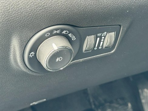 New 2025 Jeep Compass Latitude image 14