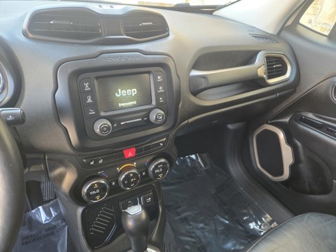 Used 2016 Jeep Renegade Limited image 13