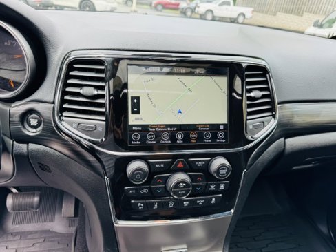 Used 2020 Jeep Grand Cherokee Laredo w/ Laredo X Package image 12