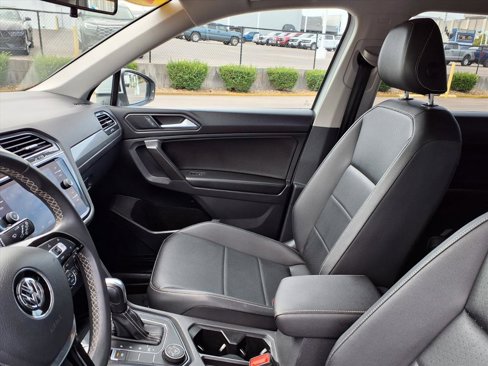Used 2021 Volkswagen Tiguan SE image 18