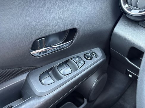 Used 2021 Nissan Kicks SV image 13