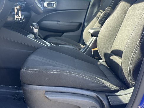 Used 2023 Hyundai Venue SEL w/ Cargo Package image 12